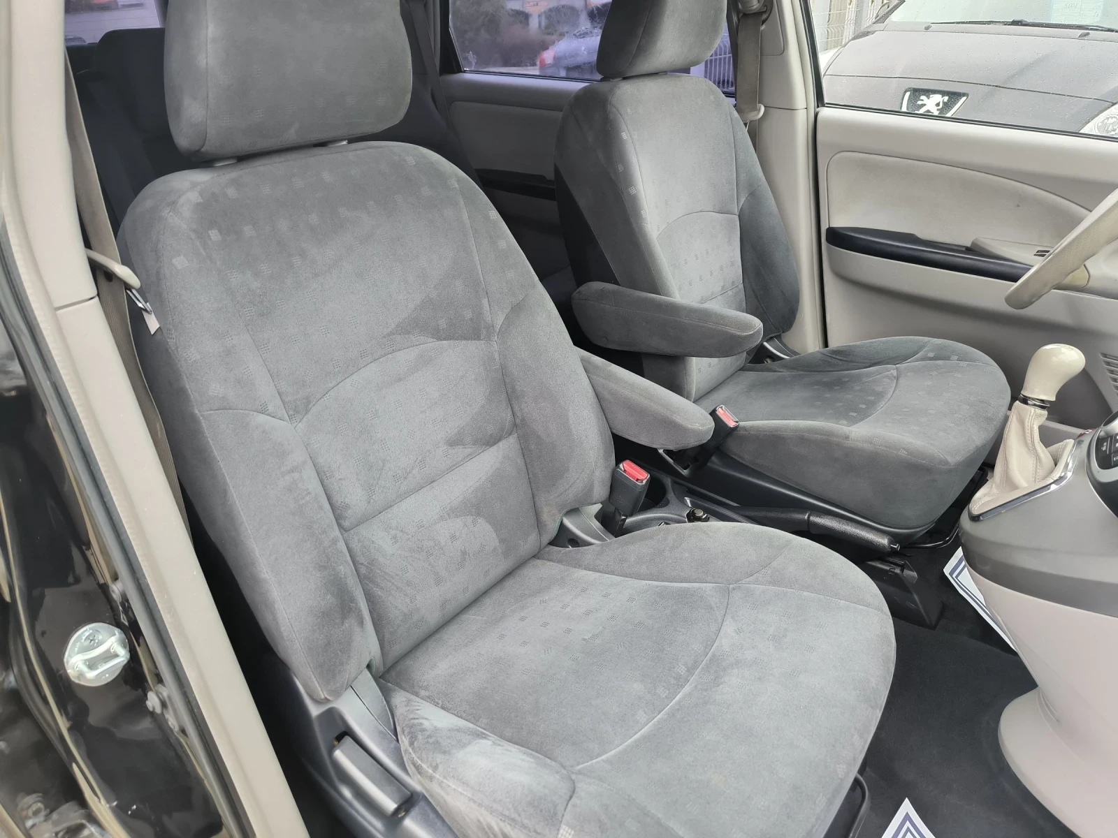 Mitsubishi Grandis 2.4i - изображение 8