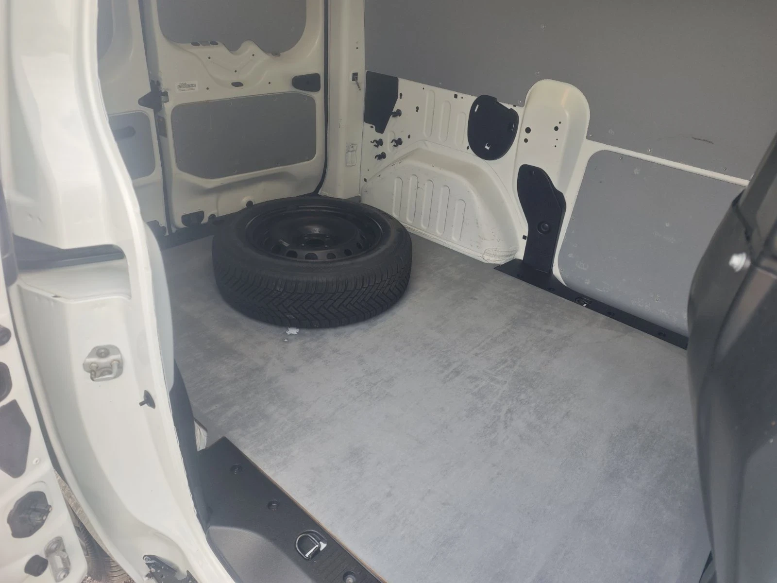 Dacia Dokker 1.5/95KC, снимка 14 - Автомобили и джипове - 53884425