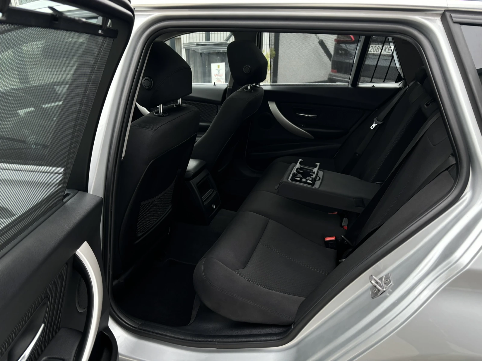 BMW 318 Business Advantage Touring, снимка 16 - Автомобили и джипове - 53915018