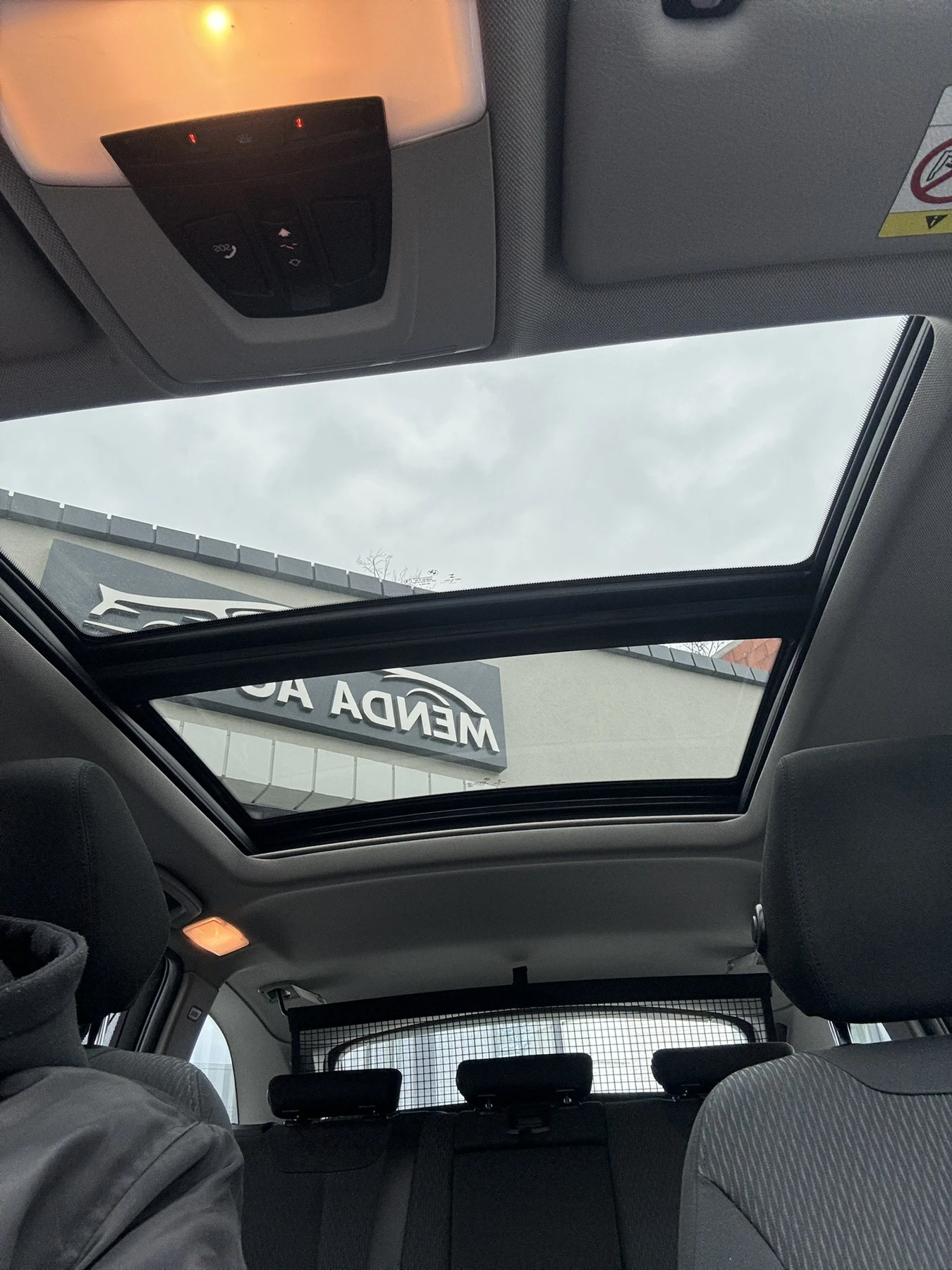 BMW 318 Business Advantage Touring, снимка 17 - Автомобили и джипове - 53915018