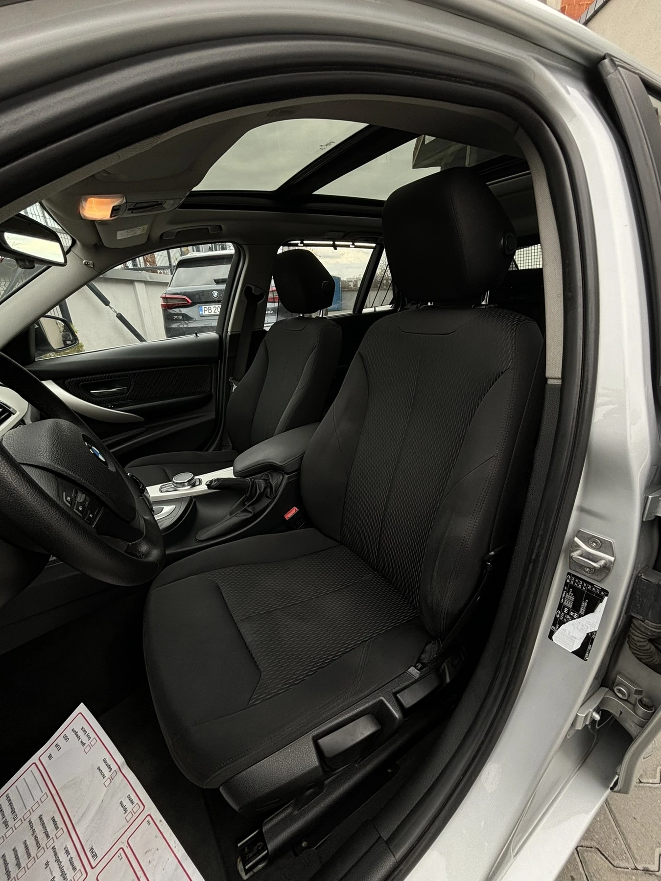 BMW 318 Business Advantage Touring, снимка 12 - Автомобили и джипове - 53915018