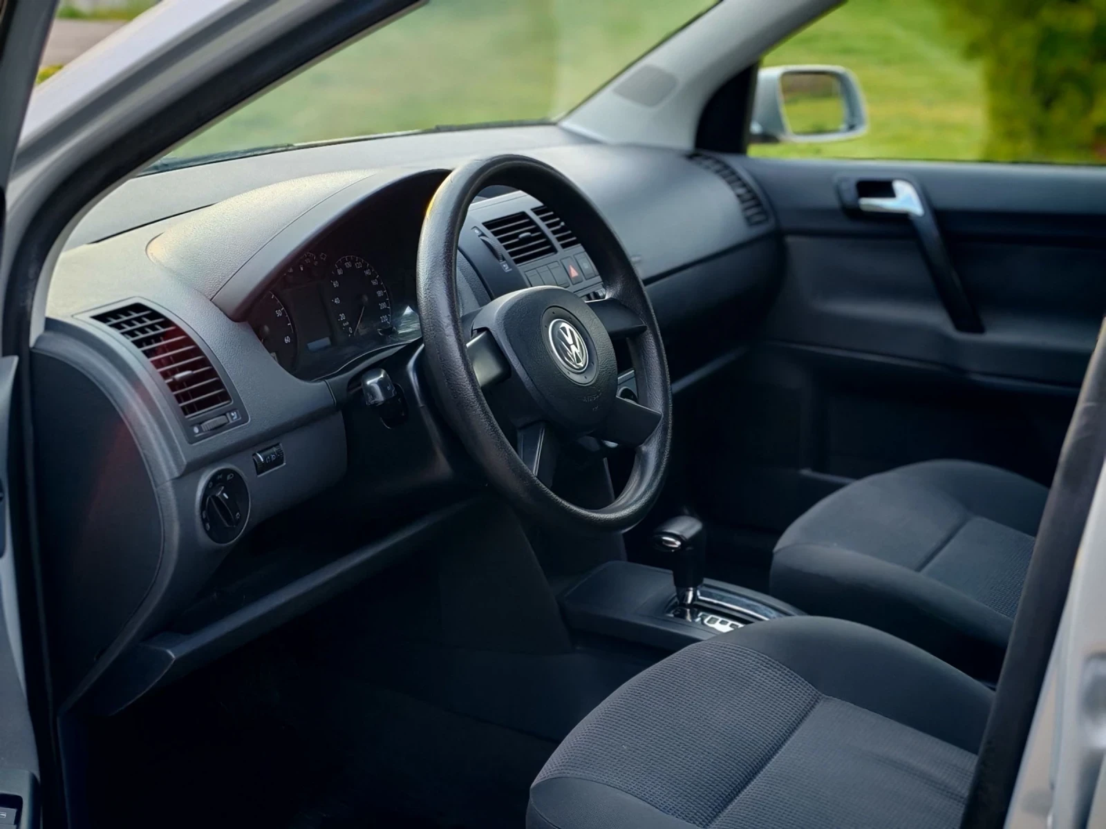 VW Polo 1.4I 16V(75)* АВТОМАТИК* FAMILY* НОВ ВНОС* , снимка 11 - Автомобили и джипове - 54195628