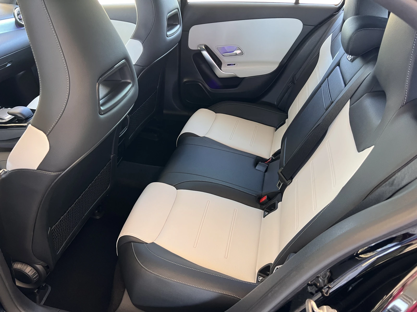 Mercedes-Benz A 180 AMG Line/1.3Т/136k.c./7АТ, снимка 8 - Автомобили и джипове - 54553809