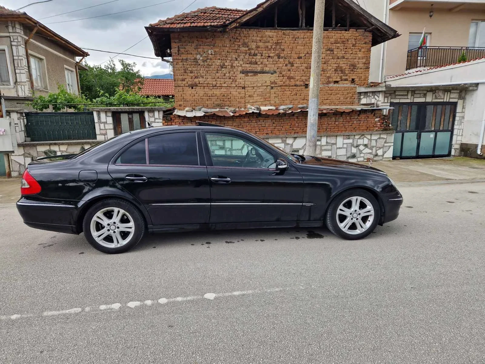Mercedes-Benz E 220 AVANTGARDE, снимка 4 - Автомобили и джипове - 54652827