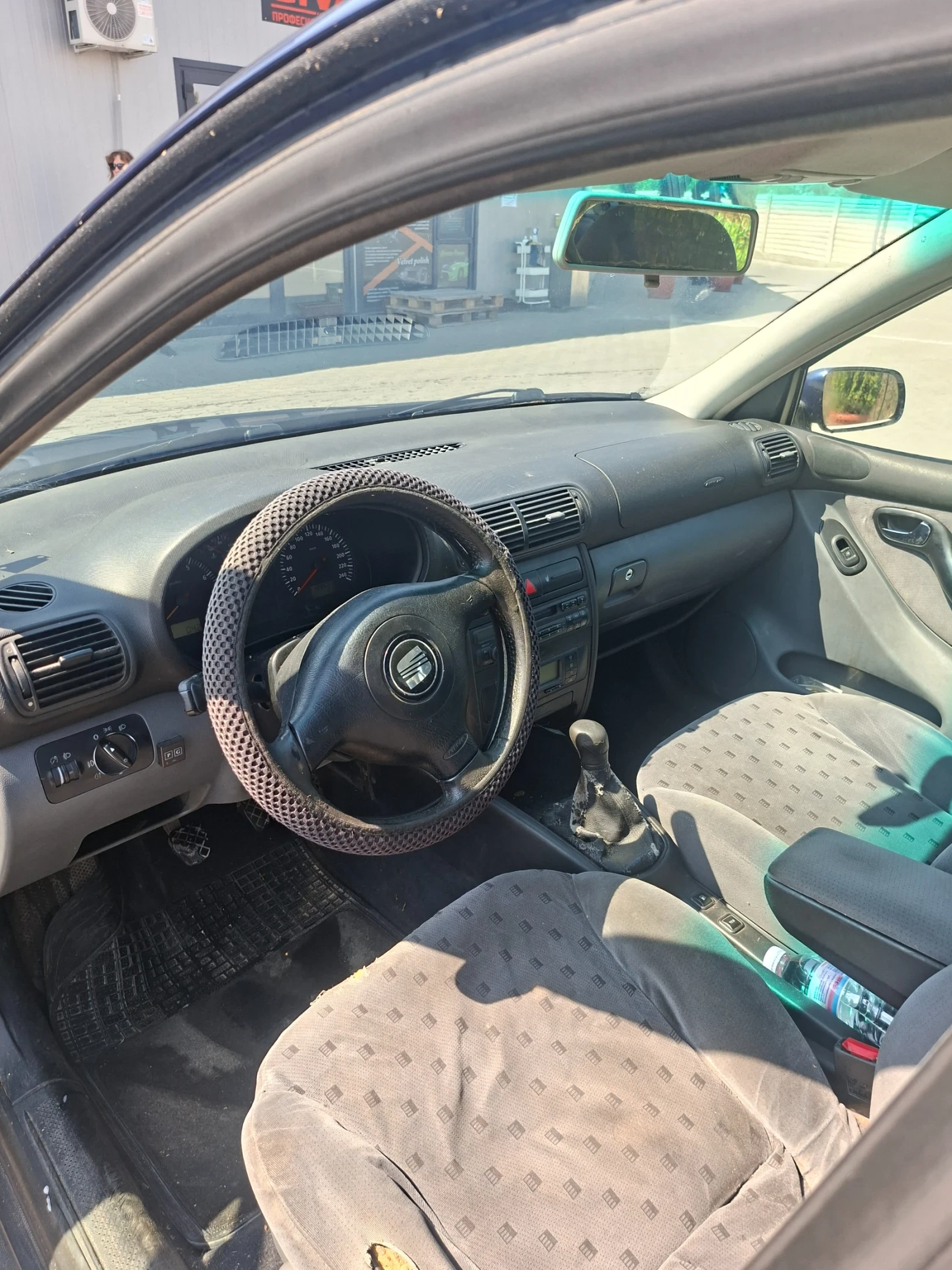 Seat Toledo 1.8 20V с газ, снимка 5 - Автомобили и джипове - 54799320