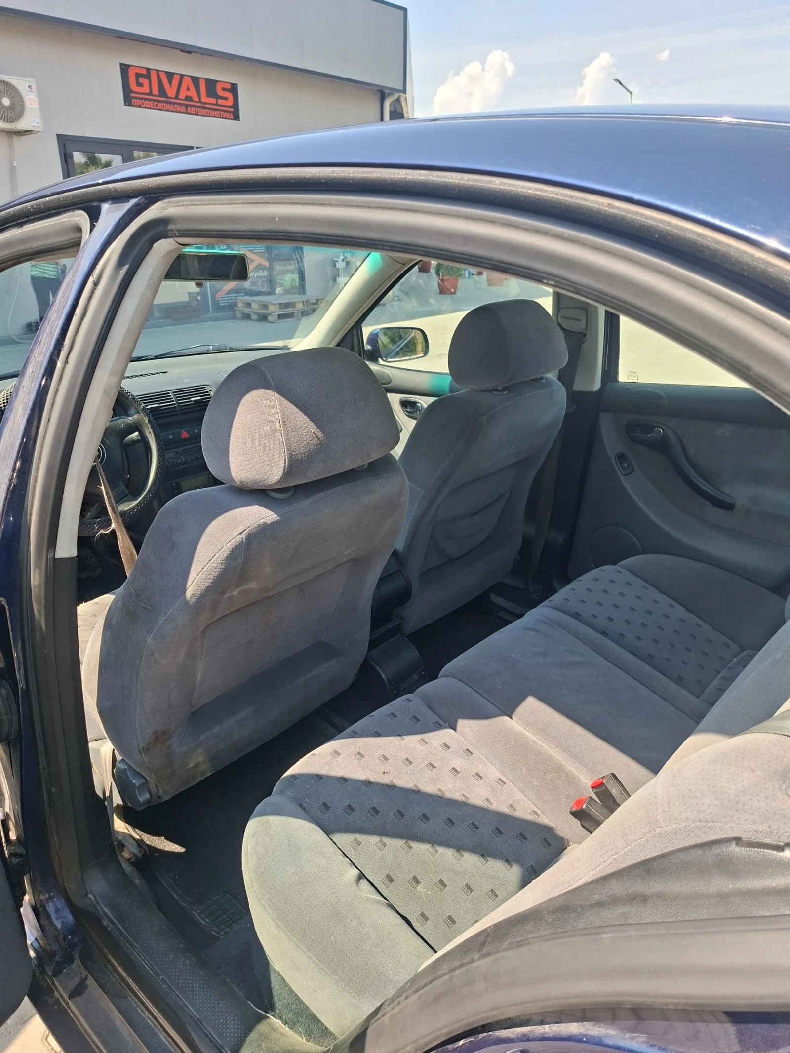 Seat Toledo 1.8 20V с газ, снимка 6 - Автомобили и джипове - 54799320
