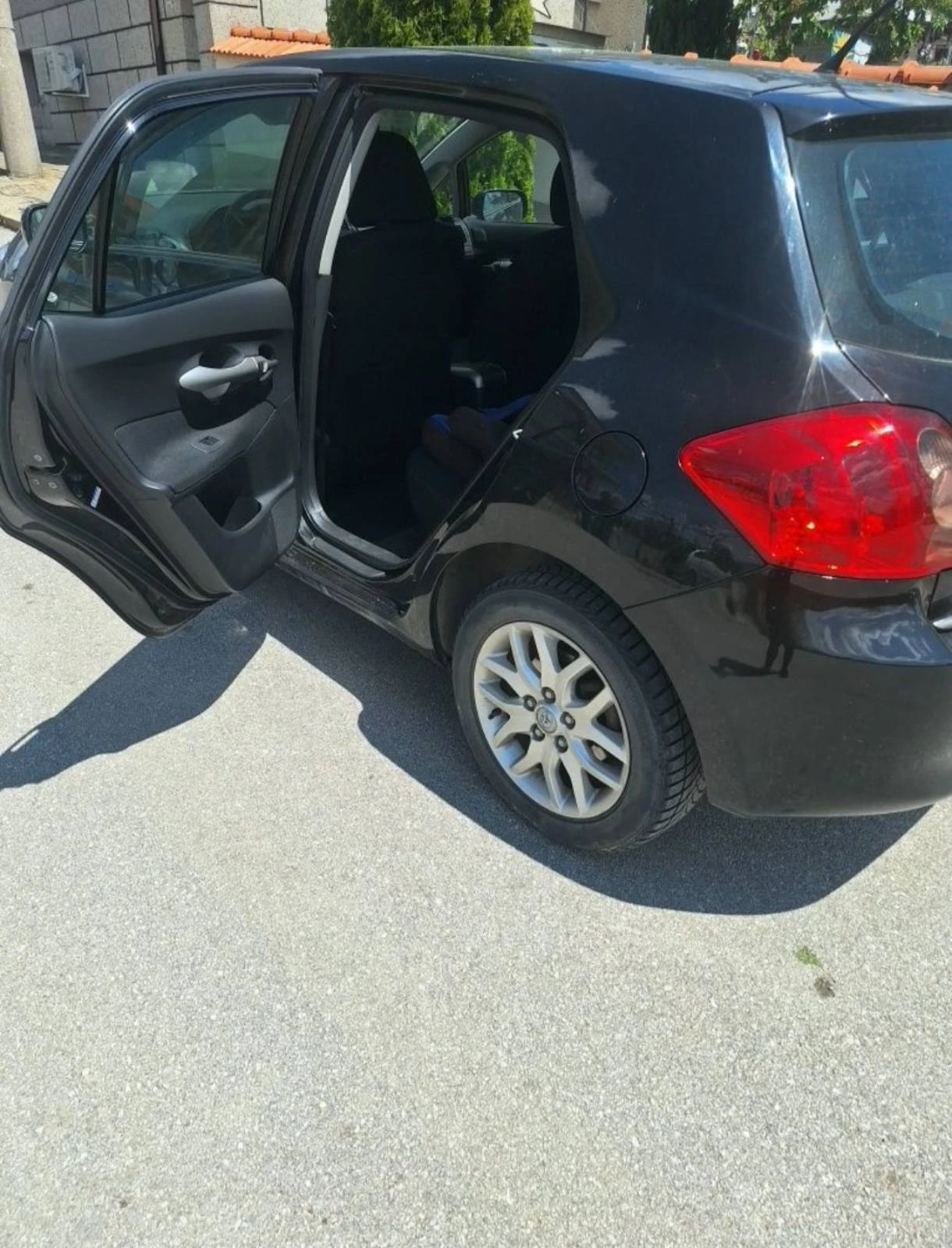 Toyota Auris, снимка 3 - Автомобили и джипове - 56465375