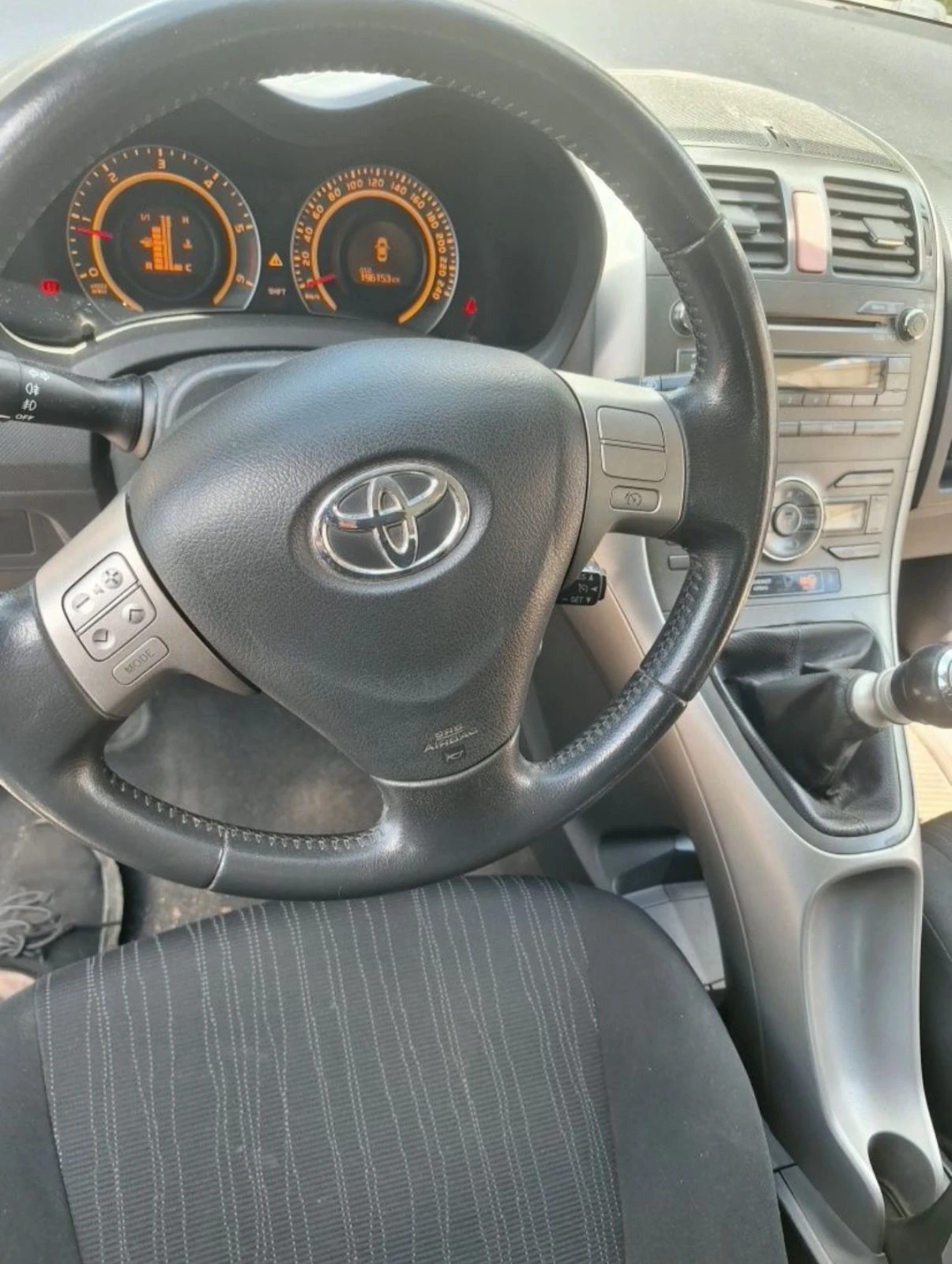 Toyota Auris, снимка 5 - Автомобили и джипове - 56465375