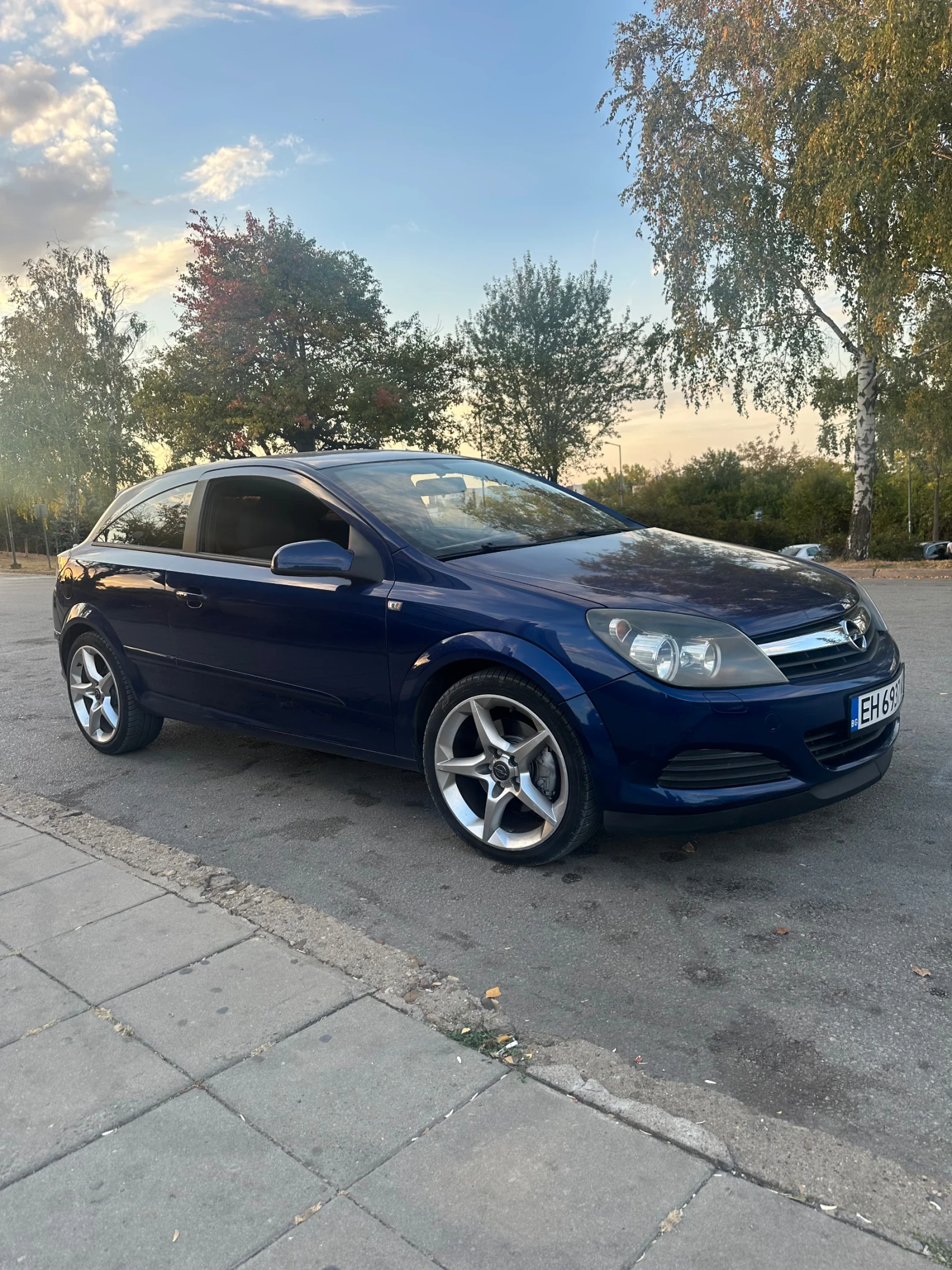 Opel Astra 1.9Gtc, снимка 2 - Автомобили и джипове - 56638091