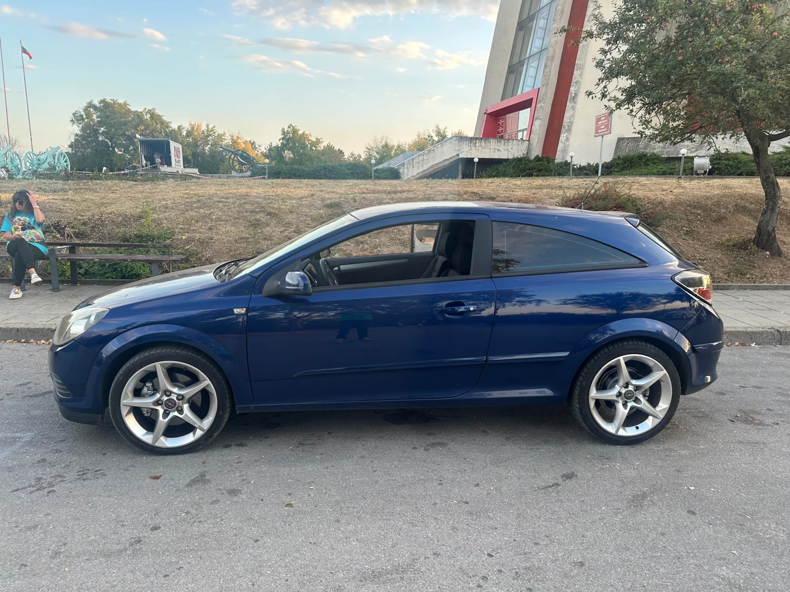 Opel Astra 1.9Gtc, снимка 4 - Автомобили и джипове - 56638091