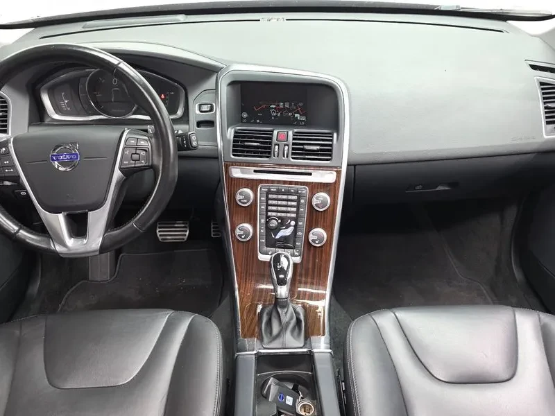Volvo XC60 D4, снимка 7 - Автомобили и джипове - 56356400
