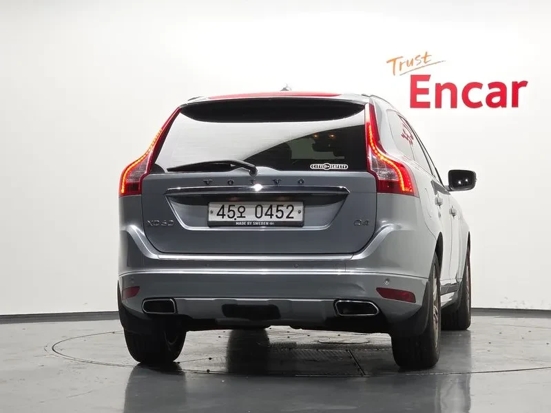 Volvo XC60 D4, снимка 4 - Автомобили и джипове - 56356400
