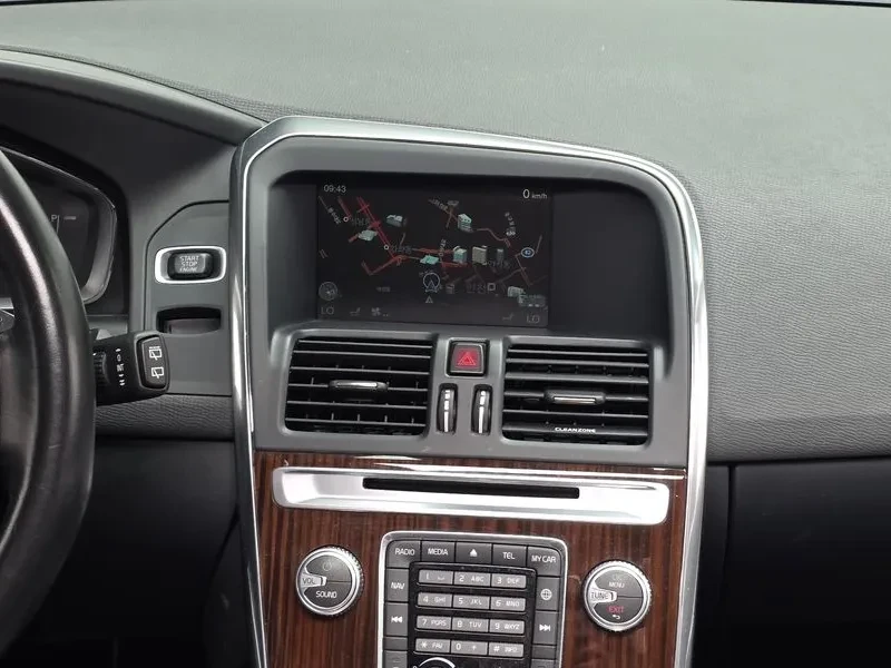 Volvo XC60 D4, снимка 14 - Автомобили и джипове - 56356400