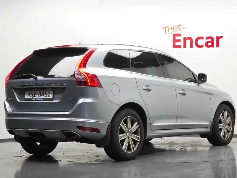Volvo XC60 D4, снимка 2 - Автомобили и джипове - 56356400