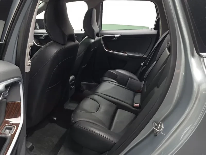 Volvo XC60 D4, снимка 12 - Автомобили и джипове - 56356400