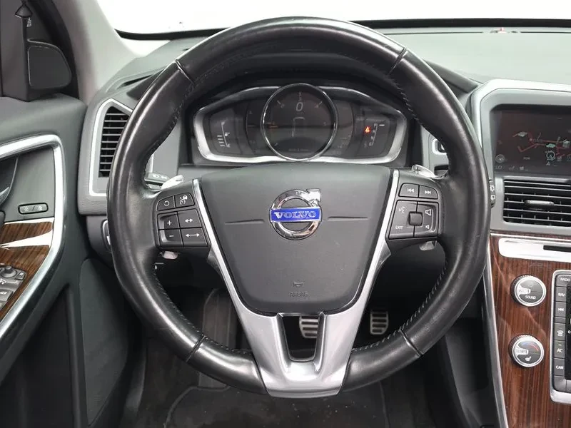 Volvo XC60 D4, снимка 13 - Автомобили и джипове - 56356400