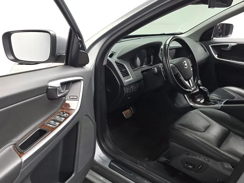 Volvo XC60 D4, снимка 10 - Автомобили и джипове - 56356400
