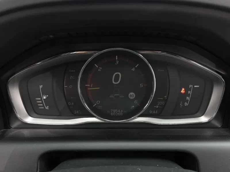 Volvo XC60 D4, снимка 8 - Автомобили и джипове - 56356400
