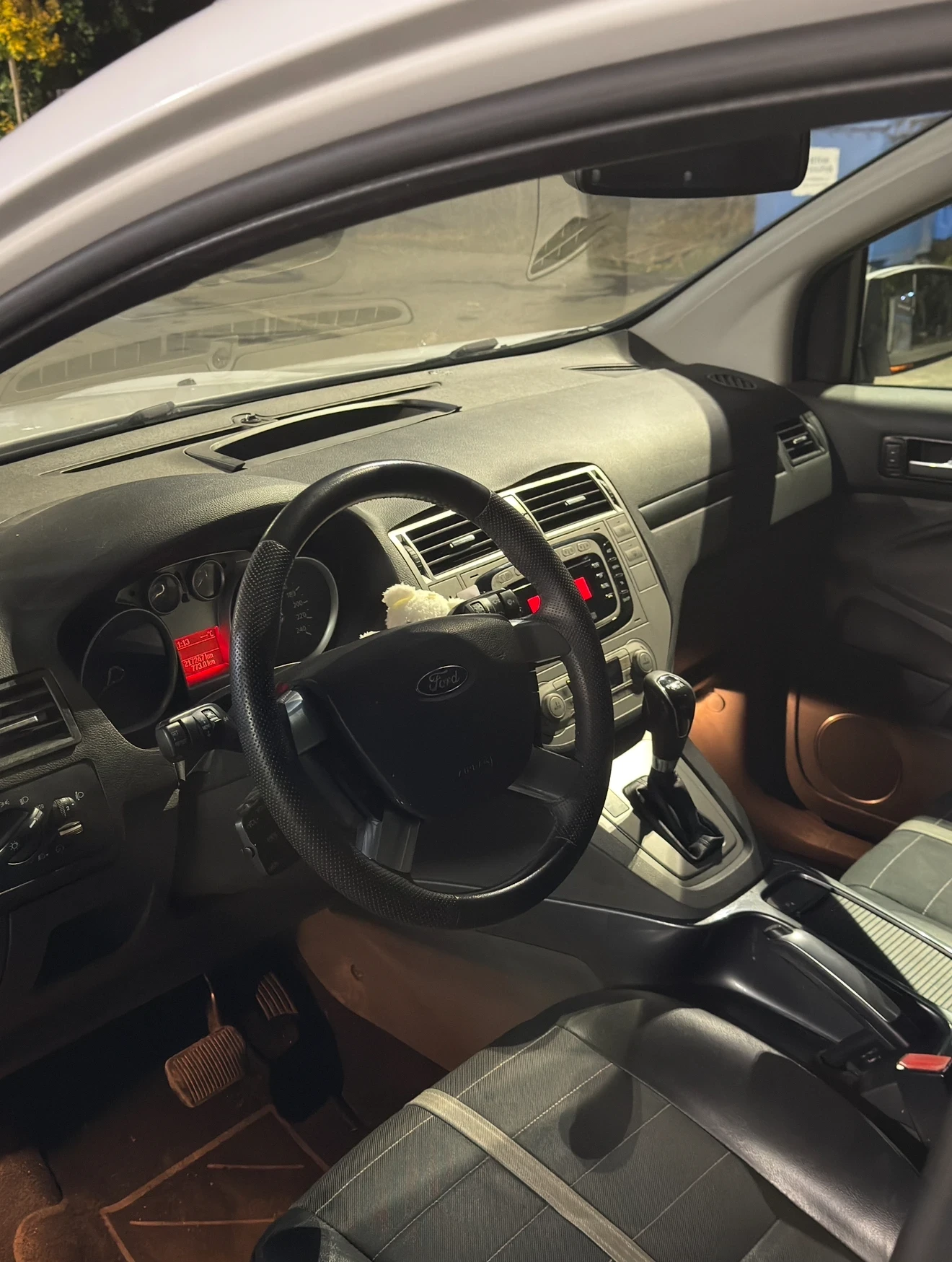 Ford Kuga TITANIUM 4X4 - изображение 10