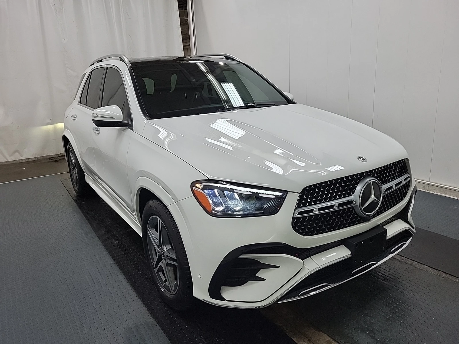Mercedes-Benz GLE 350 * * CARFAX * * АВТО КРЕДИТ * * , снимка 2 - Автомобили и джипове - 53930263