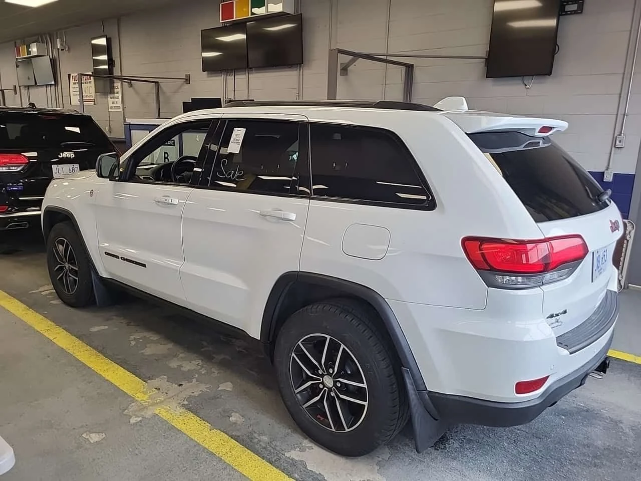 Jeep Grand cherokee TRAILHAWK/CARFAX/ДИСТРОНИК/ОБДУХ/ШИБЕДАХ, снимка 4 - Автомобили и джипове - 54417722