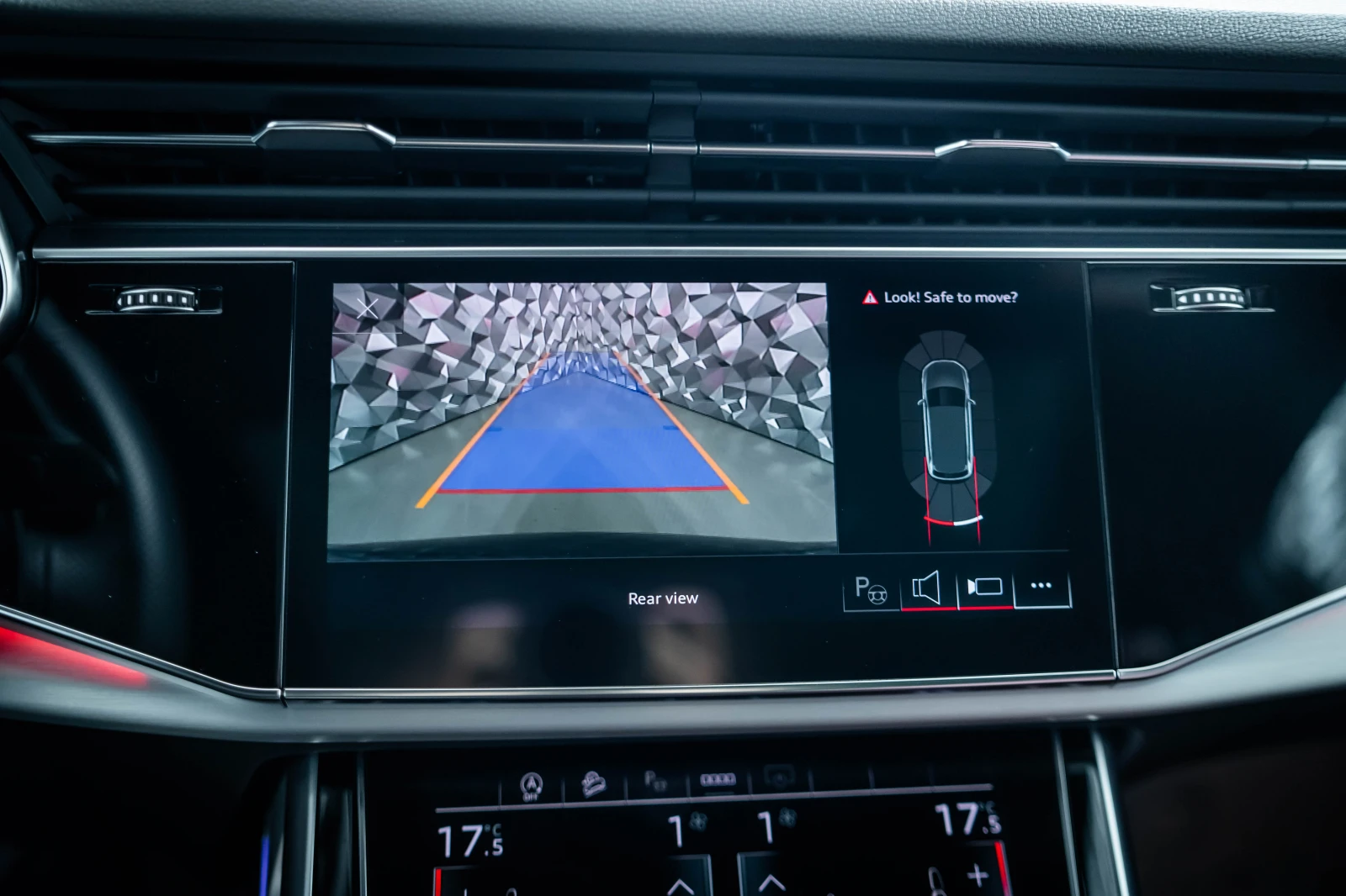 Audi SQ7 TFSI Pano* 360 * B&O* Matrix, снимка 17 - Автомобили и джипове - 55623700