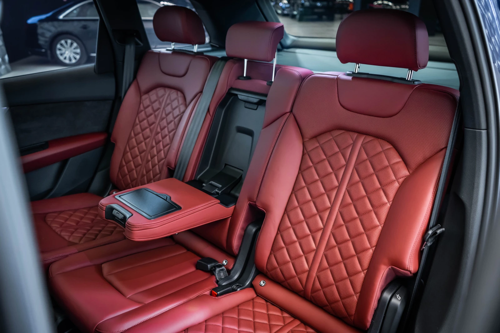 Audi SQ7 TFSI Pano* 360 * B&O* Matrix, снимка 16 - Автомобили и джипове - 55623700