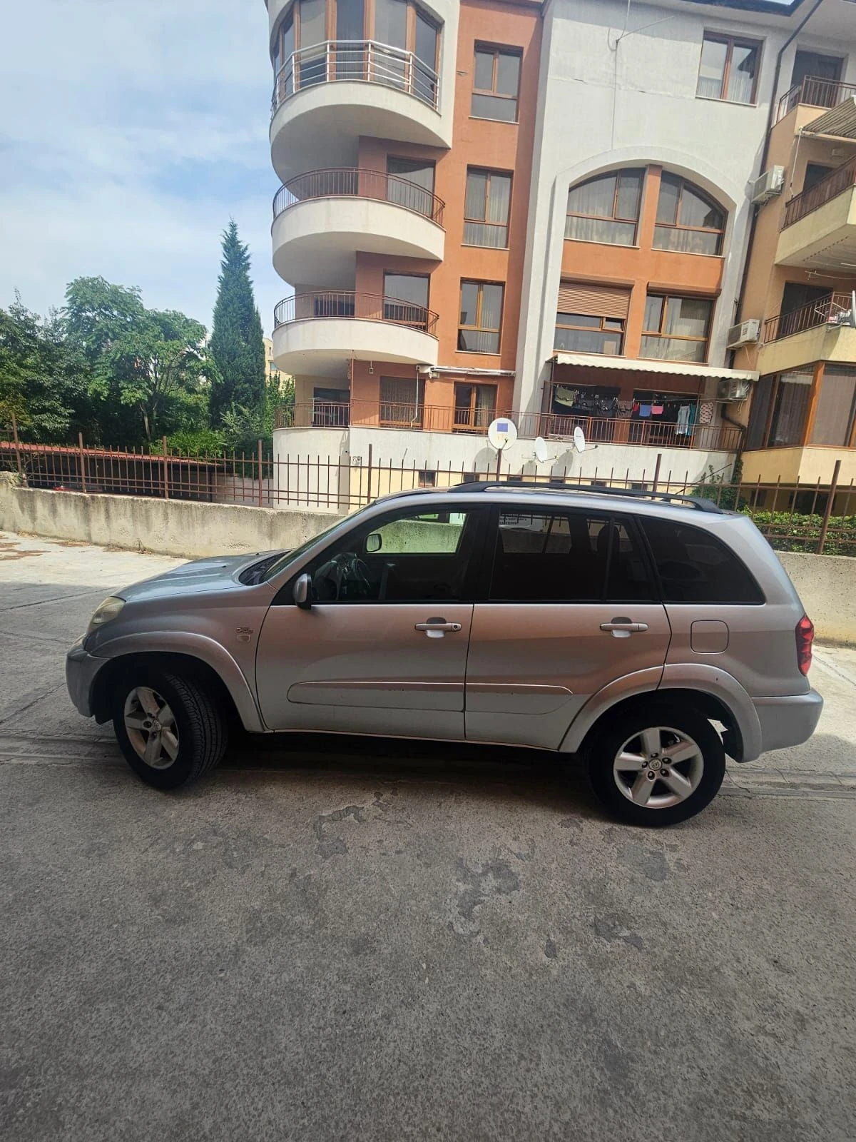 Toyota Rav4 2.0 D4D 4x4 116к.с., снимка 4 - Автомобили и джипове - 55859638