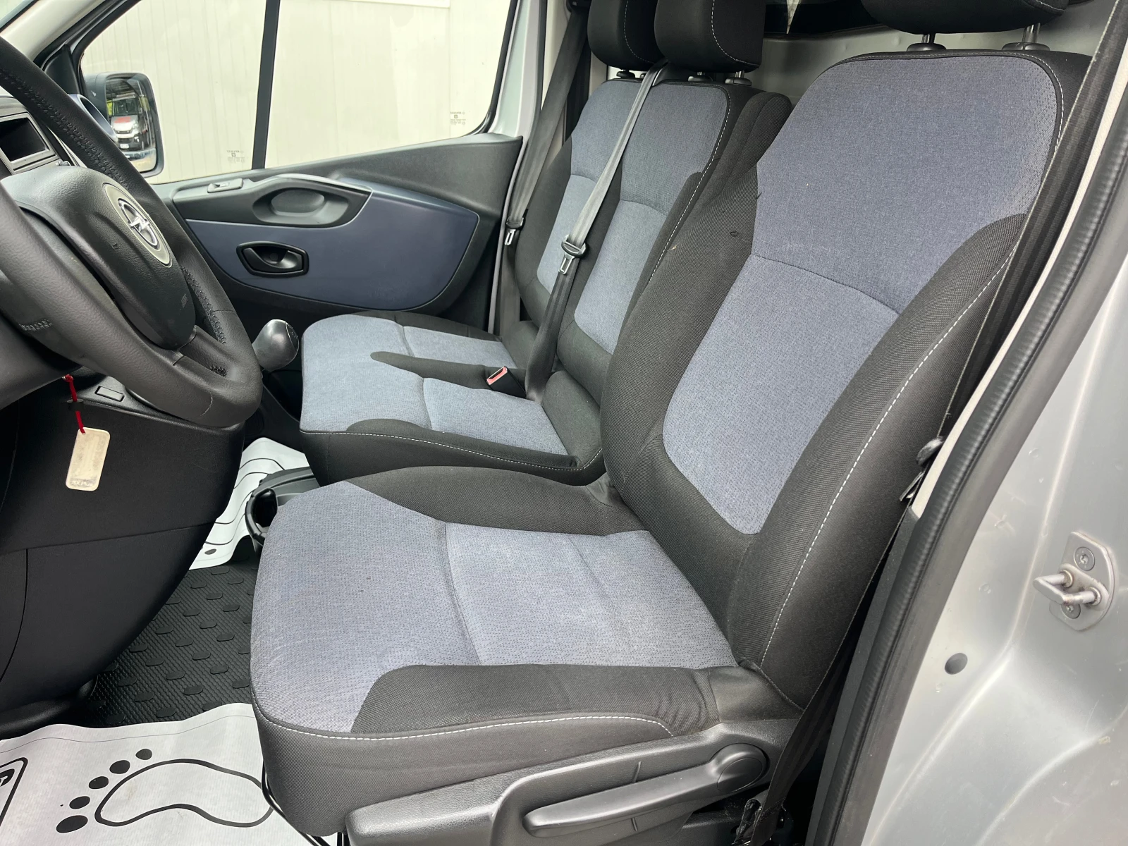 Opel Vivaro 1.6 Diesel 120k.c - изображение 7