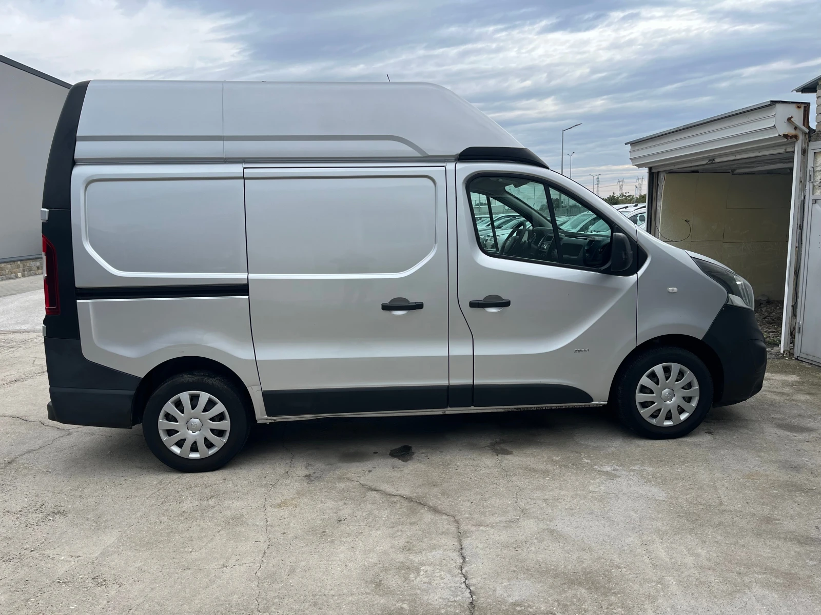 Opel Vivaro 1.6 Diesel 120k.c - изображение 4