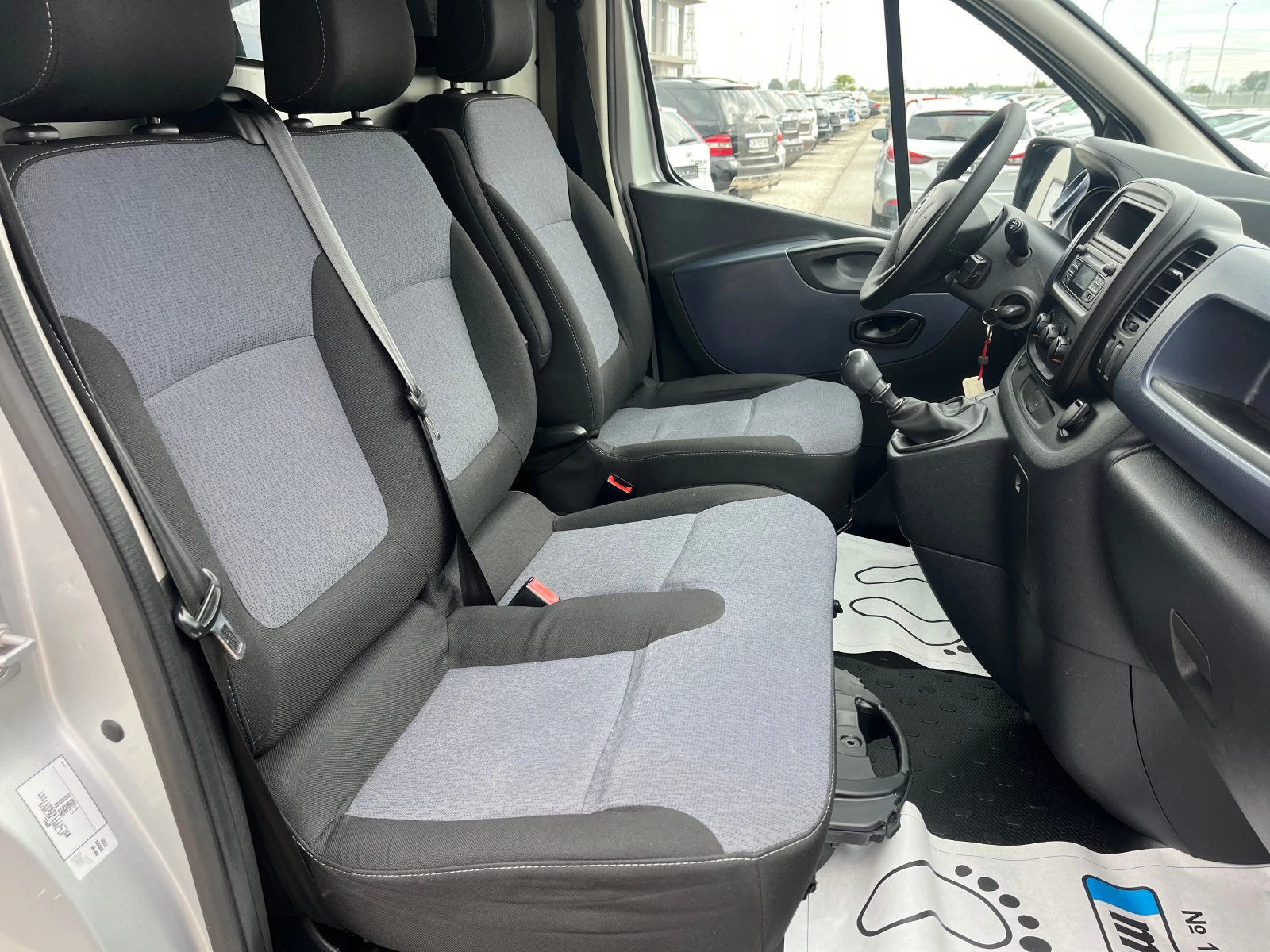 Opel Vivaro 1.6 Diesel 120k.c - изображение 8