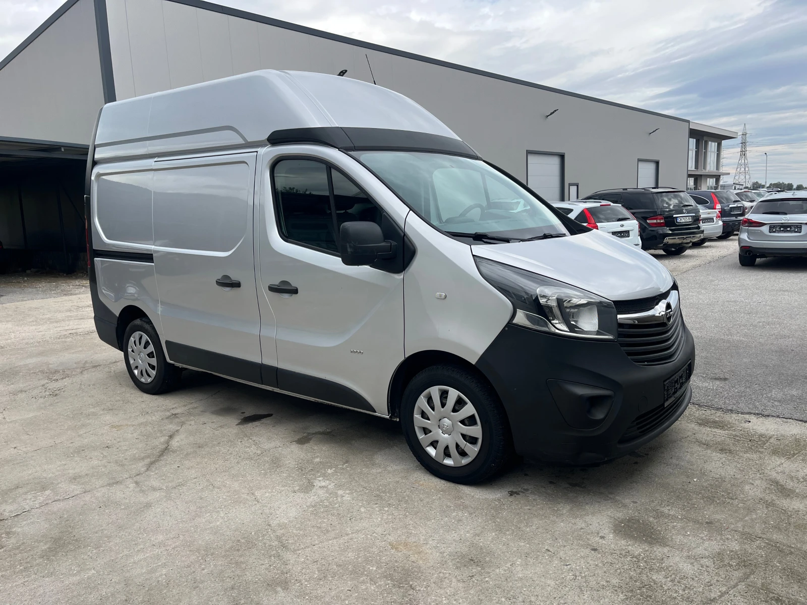 Opel Vivaro 1.6 Diesel 120k.c - изображение 2
