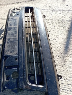 Решетка в предна броня за VW T5 2009-2015г....7E5853678...., снимка 2