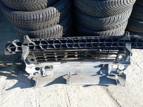Решетка в предна броня за VW T5 2009-2015г....7E5853678...., снимка 4