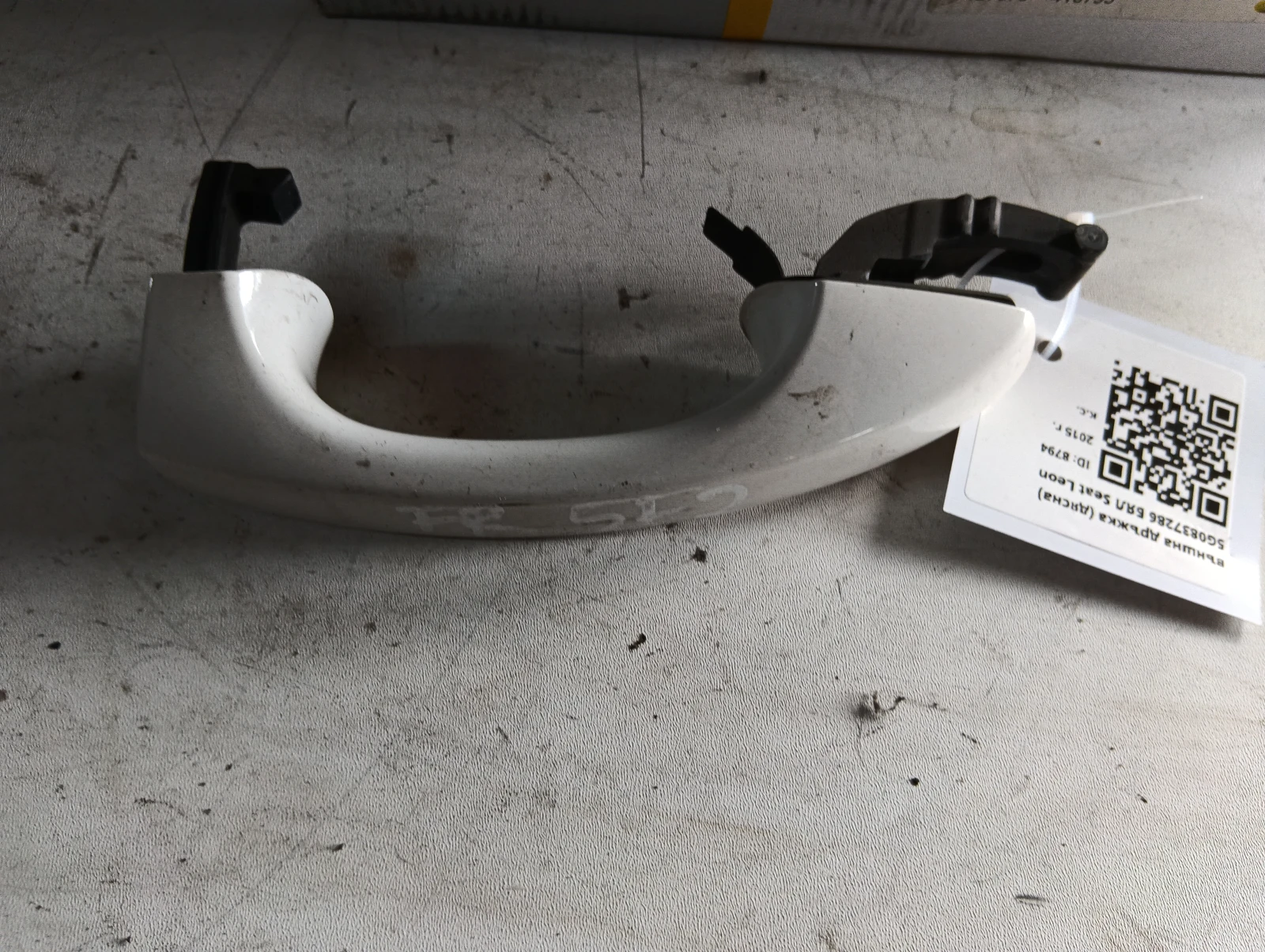 външна дръжка (дясна) 5G0837286 БЯЛ Seat Leon
