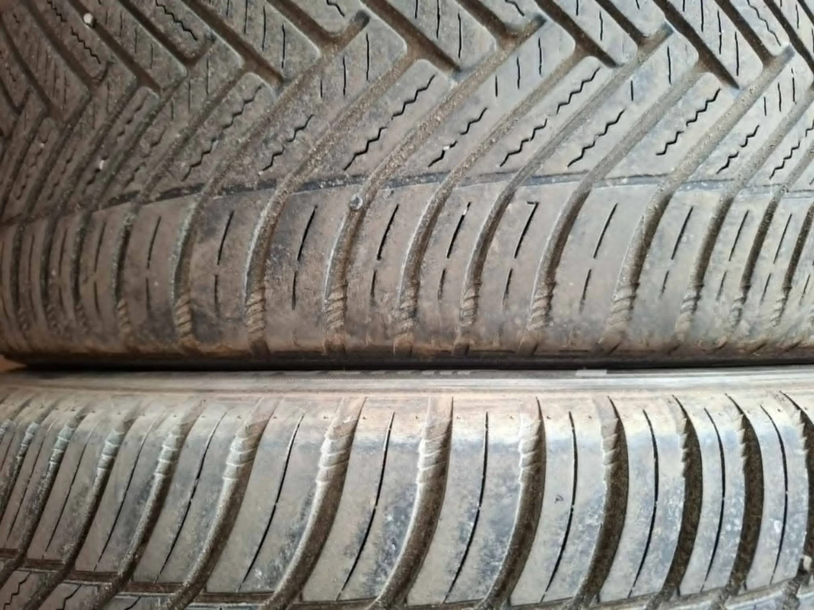 Гуми Всесезонни 245/45R19, снимка 2 - Гуми и джанти - 54514429