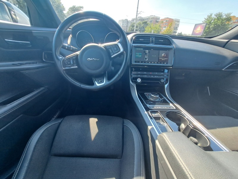 Jaguar XE, снимка 9 - Автомобили и джипове - 41607609