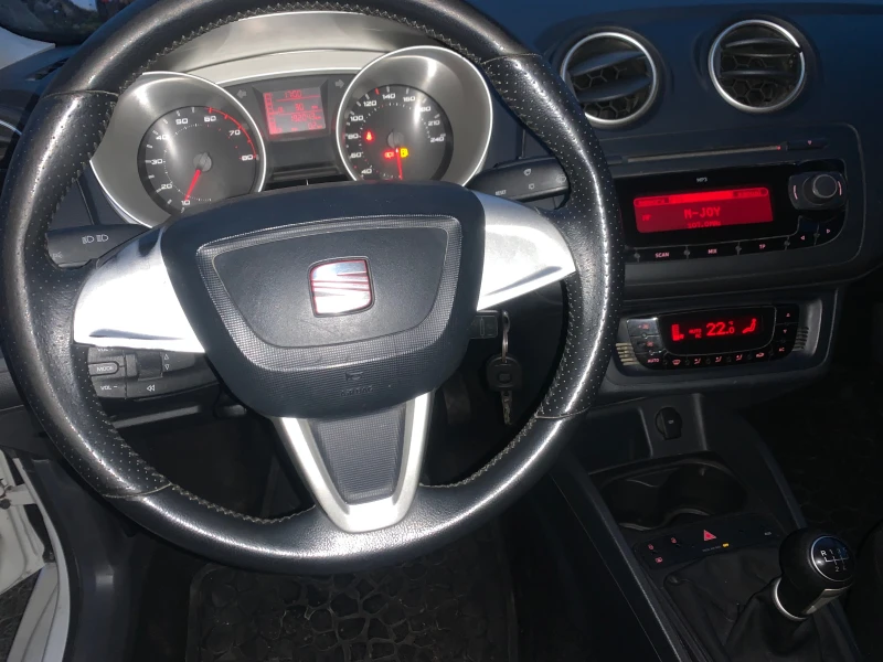 Seat Ibiza 1.4i, снимка 8 - Автомобили и джипове - 48448743