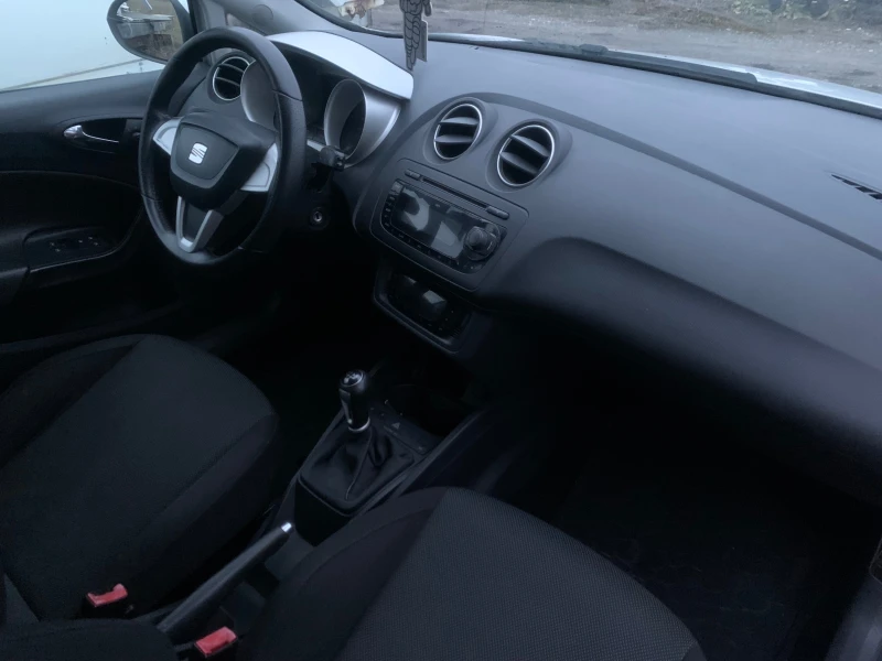 Seat Ibiza 1.4i, снимка 5 - Автомобили и джипове - 48448743