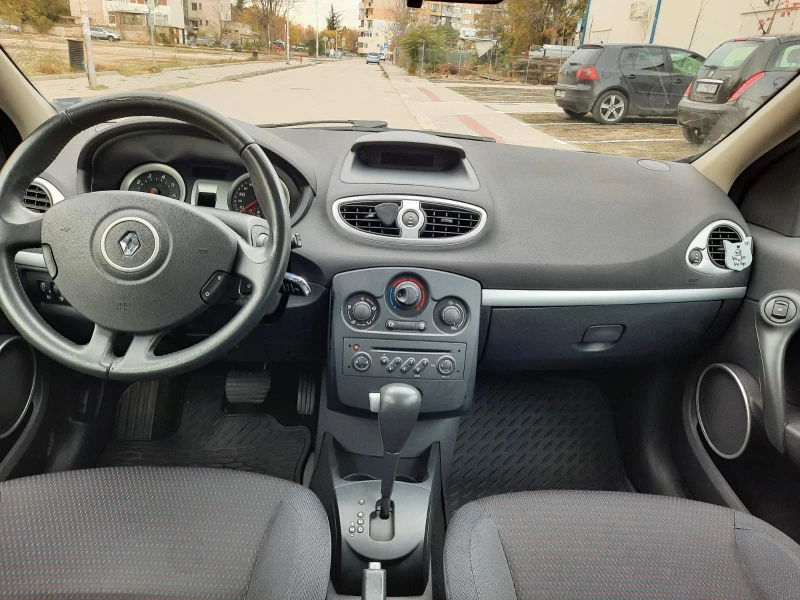 Renault Clio 1.6, снимка 9 - Автомобили и джипове - 48953334