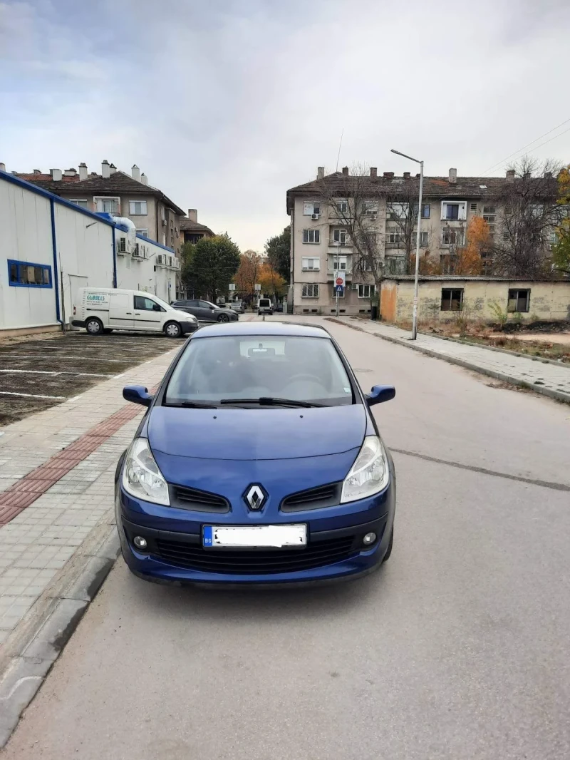 Renault Clio 1.6, снимка 3 - Автомобили и джипове - 48953334