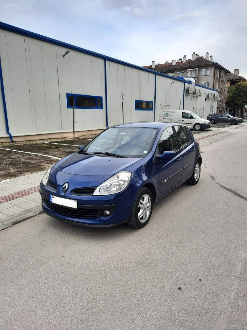 Renault Clio 1.6, снимка 1 - Автомобили и джипове - 48953334