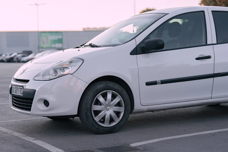 Renault Clio, снимка 17 - Автомобили и джипове - 52341570