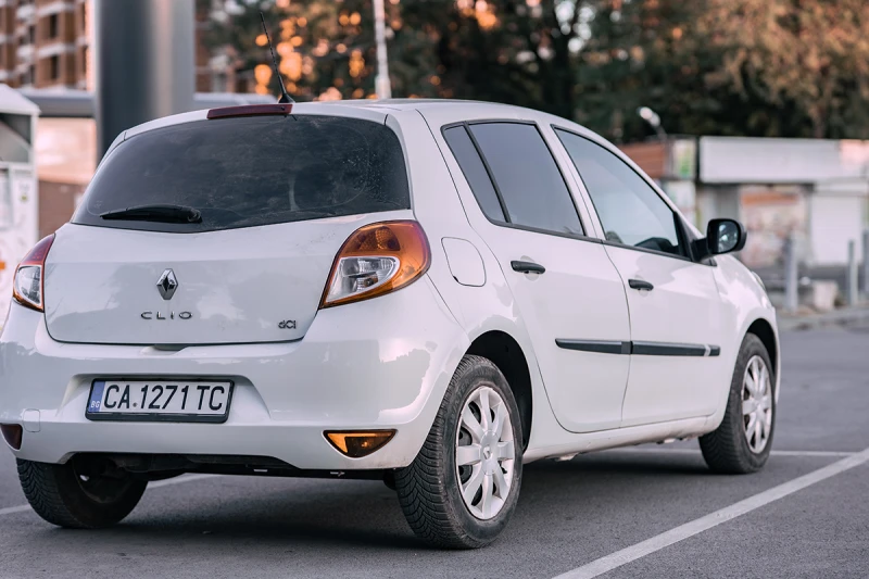 Renault Clio, снимка 15 - Автомобили и джипове - 52341570