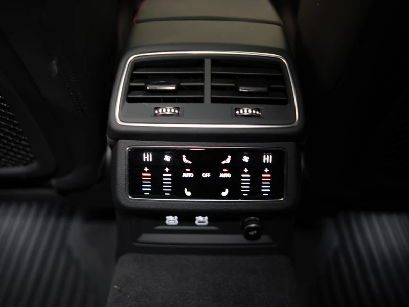 Audi Rs7 DYNAMIC PKG / CARBON OPTICS / ОБДУХ / BANG, снимка 15 - Автомобили и джипове - 52643750