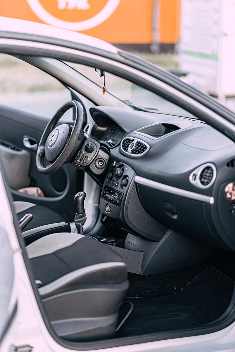 Renault Clio, снимка 3 - Автомобили и джипове - 52341570