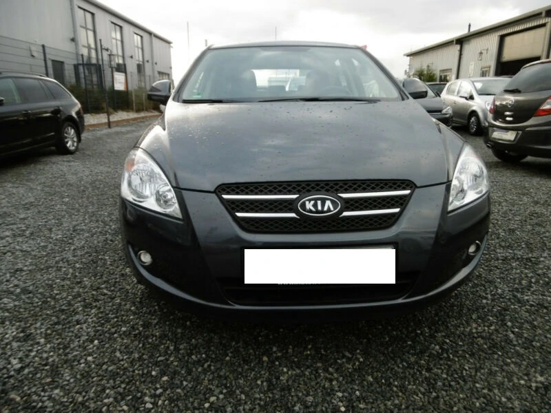 Kia Ceed 1.6, снимка 2 - Автомобили и джипове - 53991080