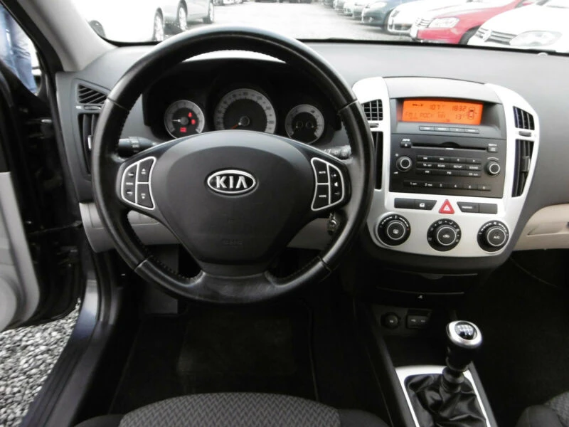 Kia Ceed 1.6, снимка 9 - Автомобили и джипове - 53991080