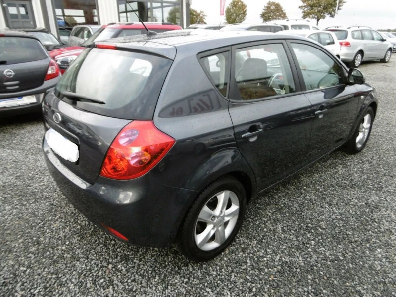 Kia Ceed 1.6, снимка 7 - Автомобили и джипове - 53991080