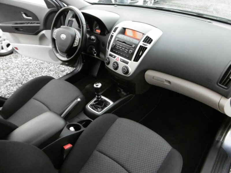 Kia Ceed 1.6, снимка 8 - Автомобили и джипове - 53991080
